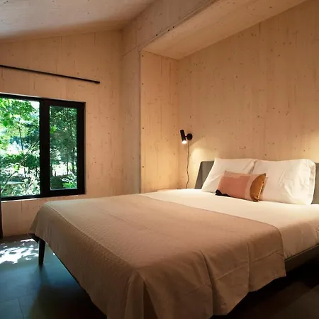 Buitenplaats Petersburg 롯지